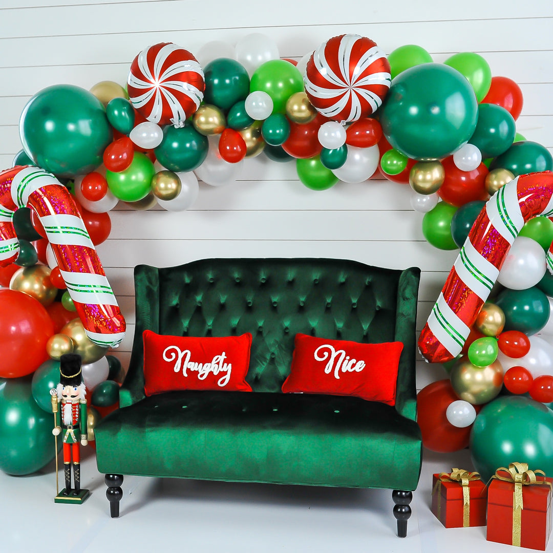 DIY Christmas Balloon Garland