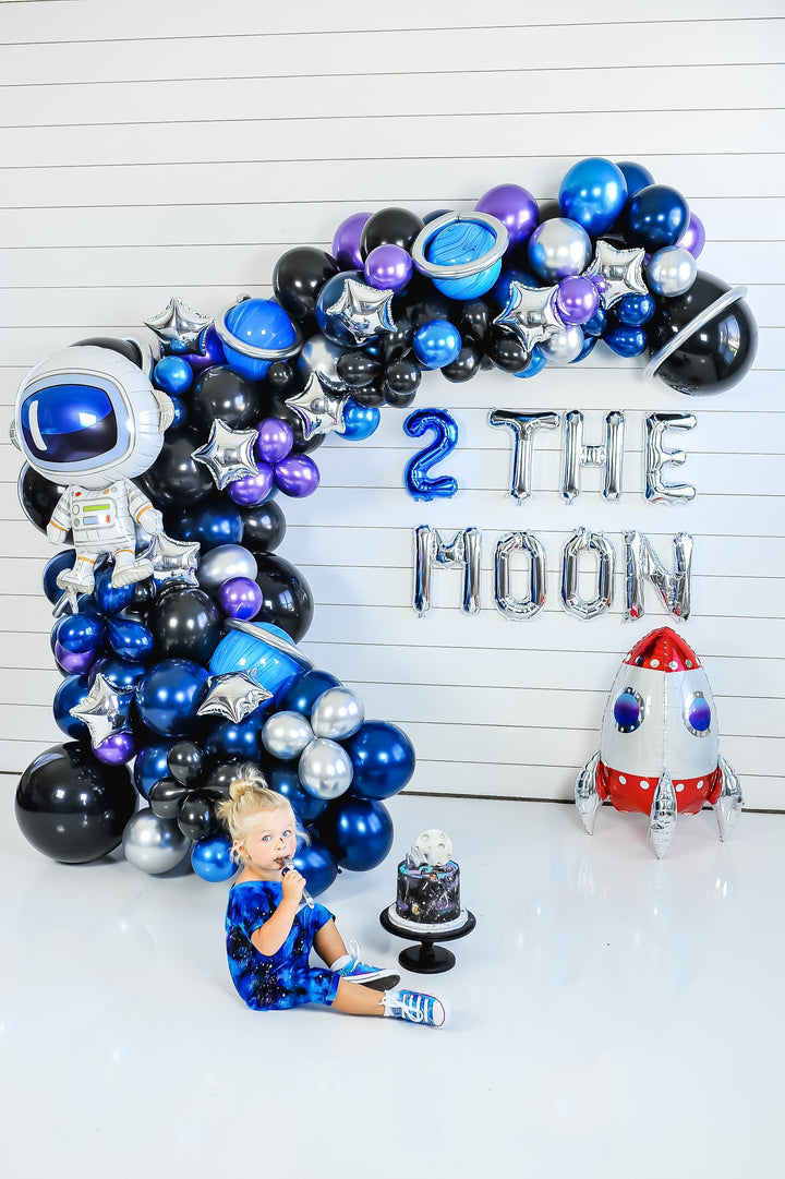 DIY Two the Moon Balloon Garland