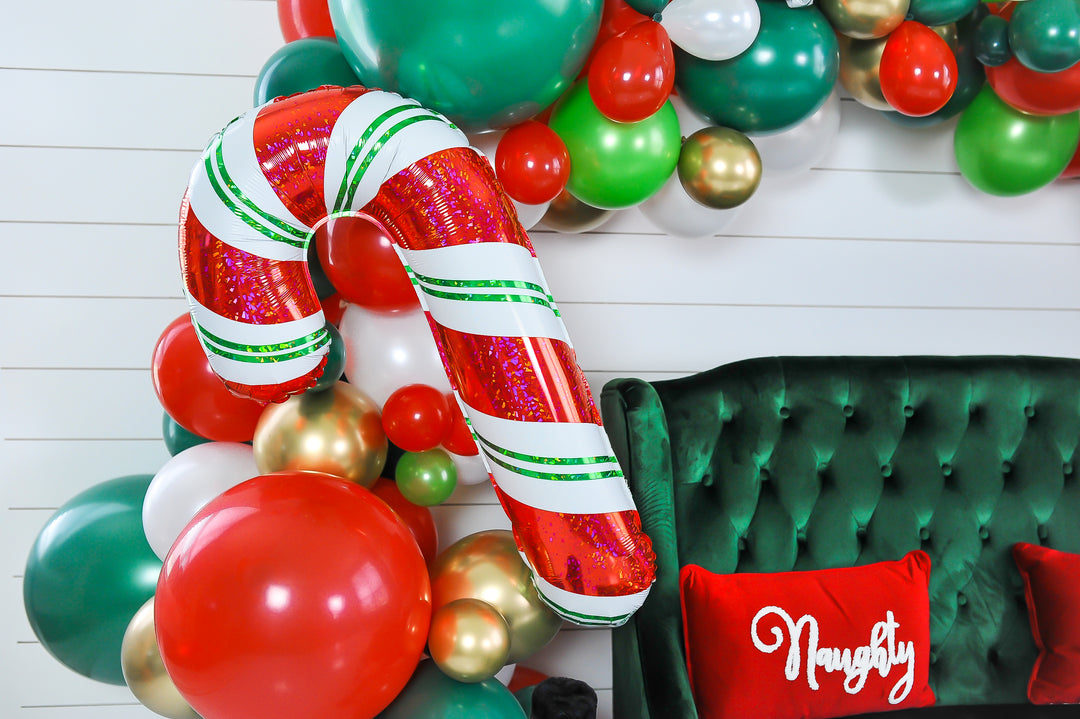 DIY Christmas Balloon Garland