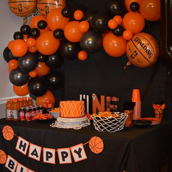 DIY Basketball Balloon Garland