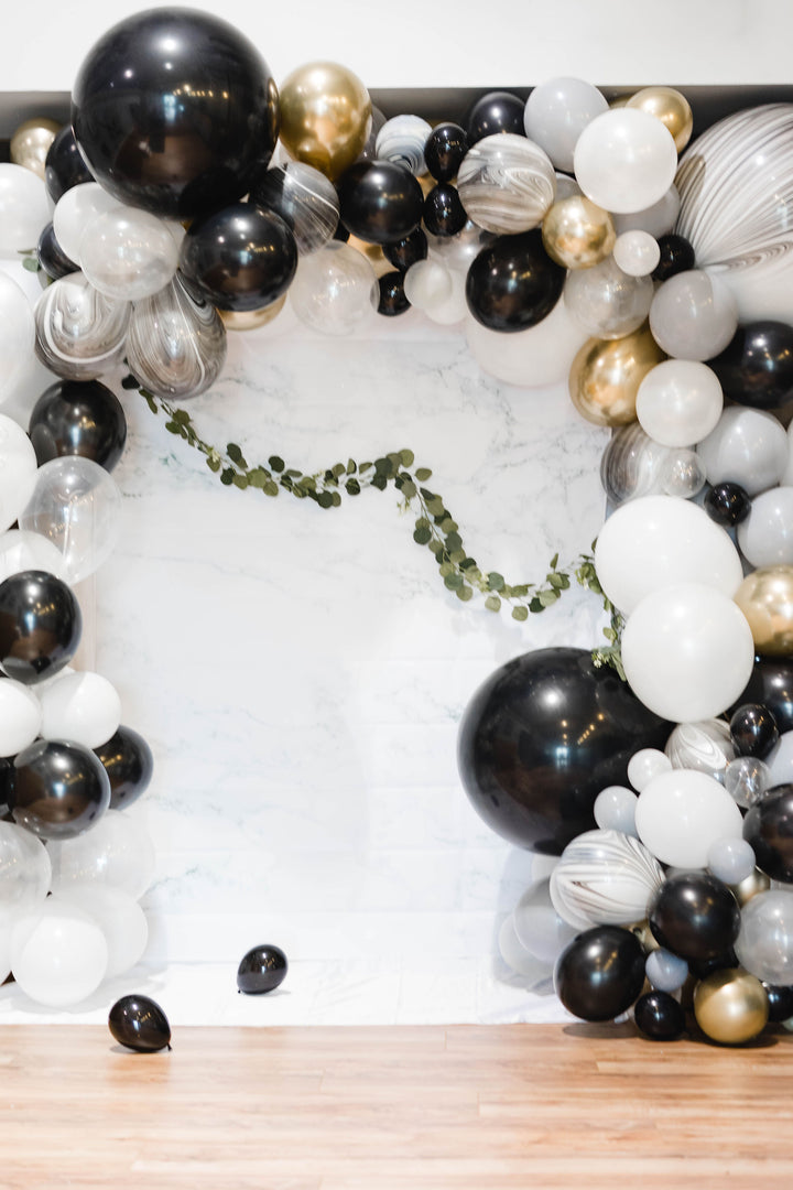 DIY NYE Balloon Garland