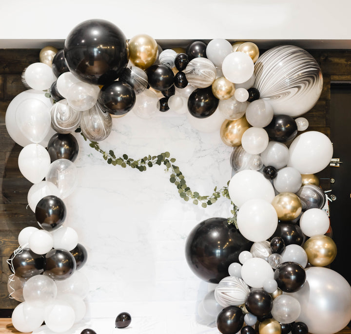 DIY NYE Balloon Garland