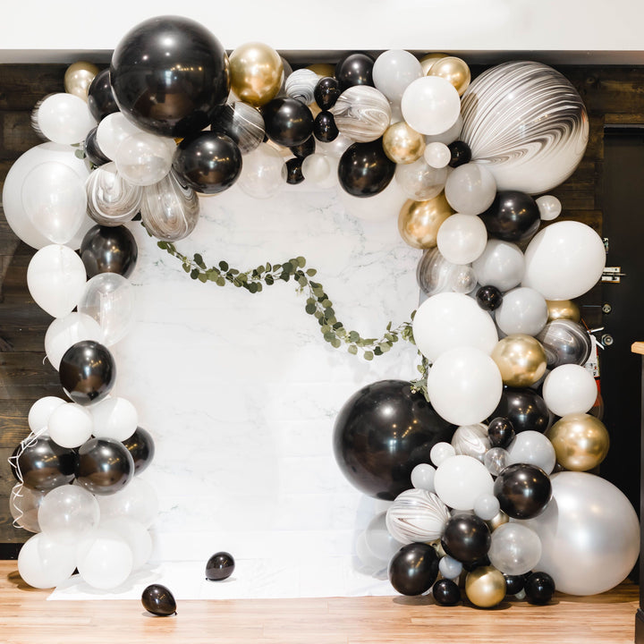 DIY NYE Balloon Garland