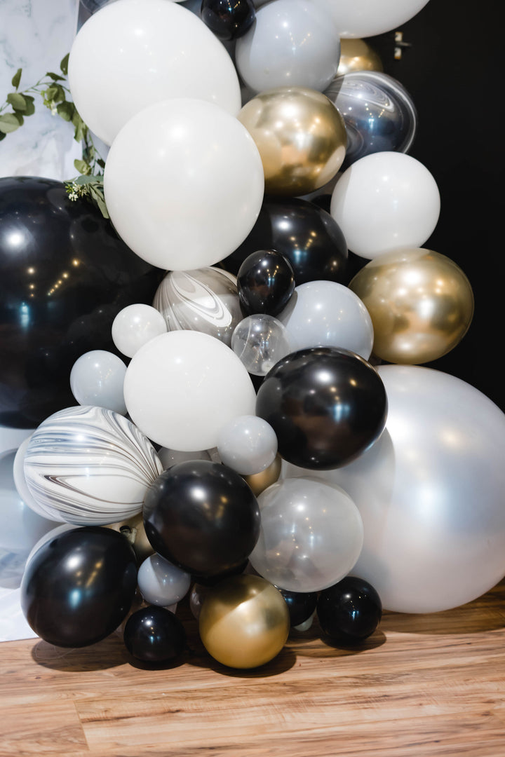 DIY NYE Balloon Garland