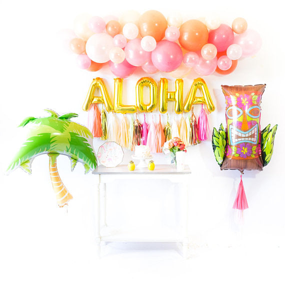DIY Tropical Flamingo Balloon Garland