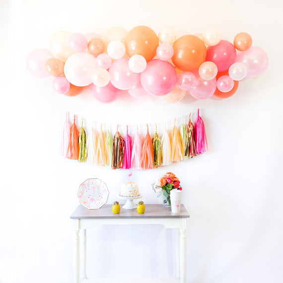 DIY Tropical Flamingo Balloon Garland