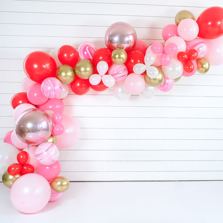 DIY Gingerbread Balloon Garland