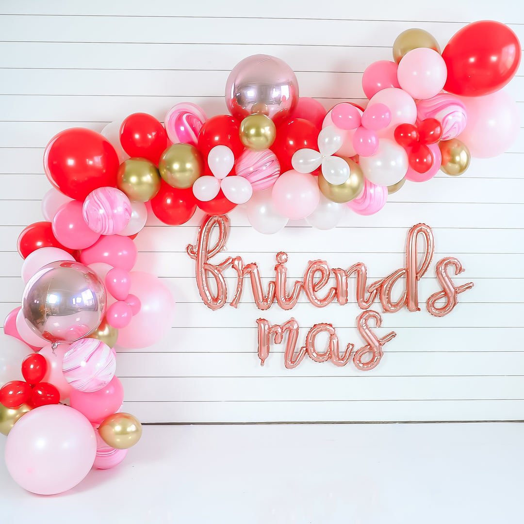 DIY Friendsmas Balloon Garland