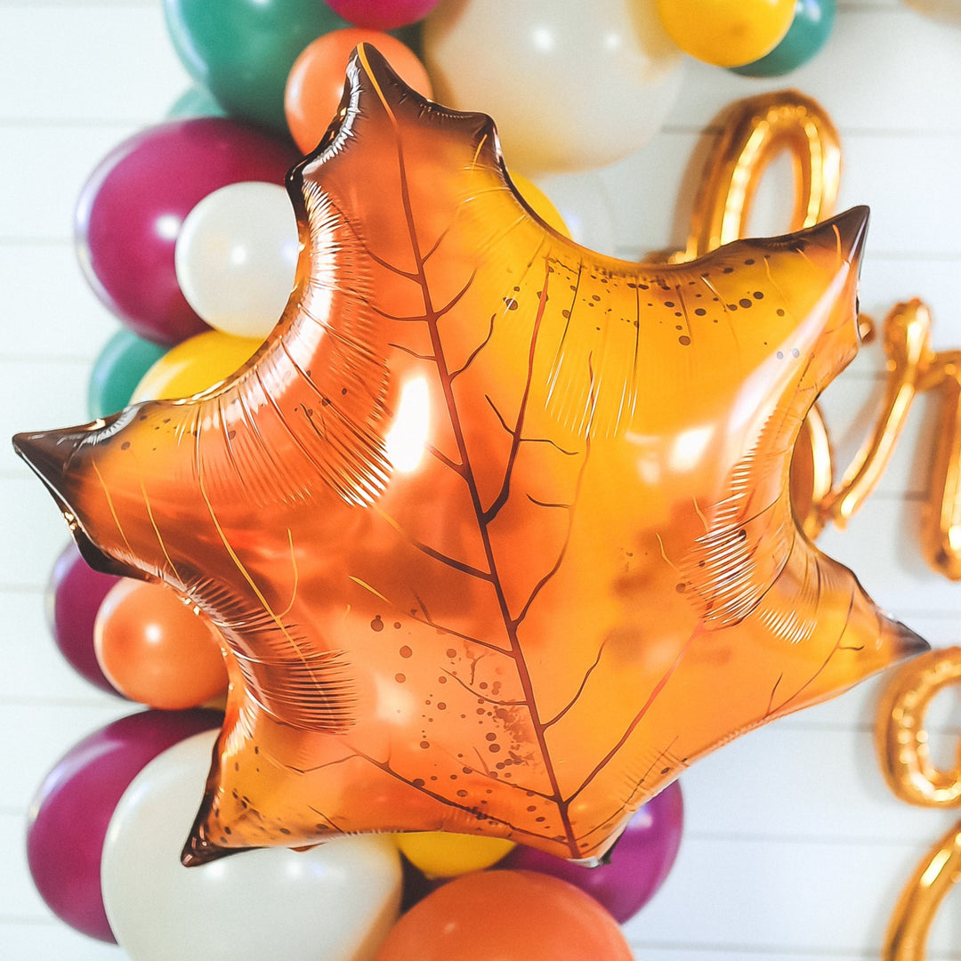 DIY Friendsgiving Fall Balloon Garland