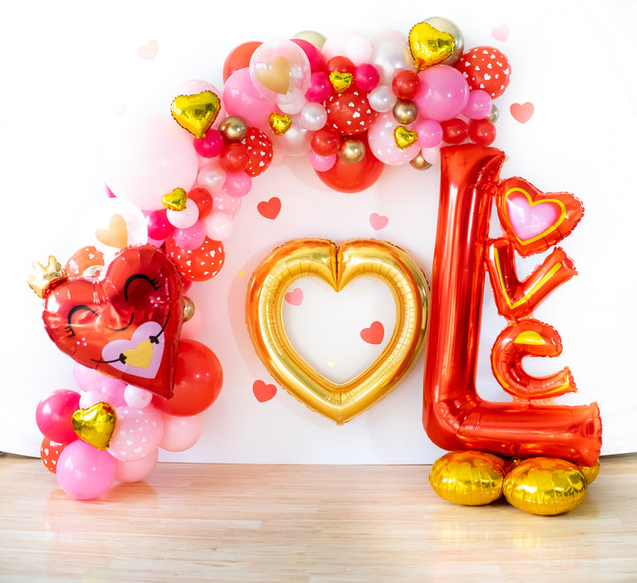 DIY Valentine Crush Balloon Garland
