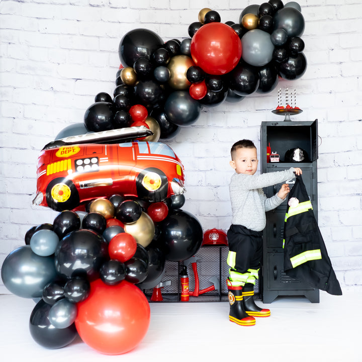 DIY Classic Firetruck Balloon Garland