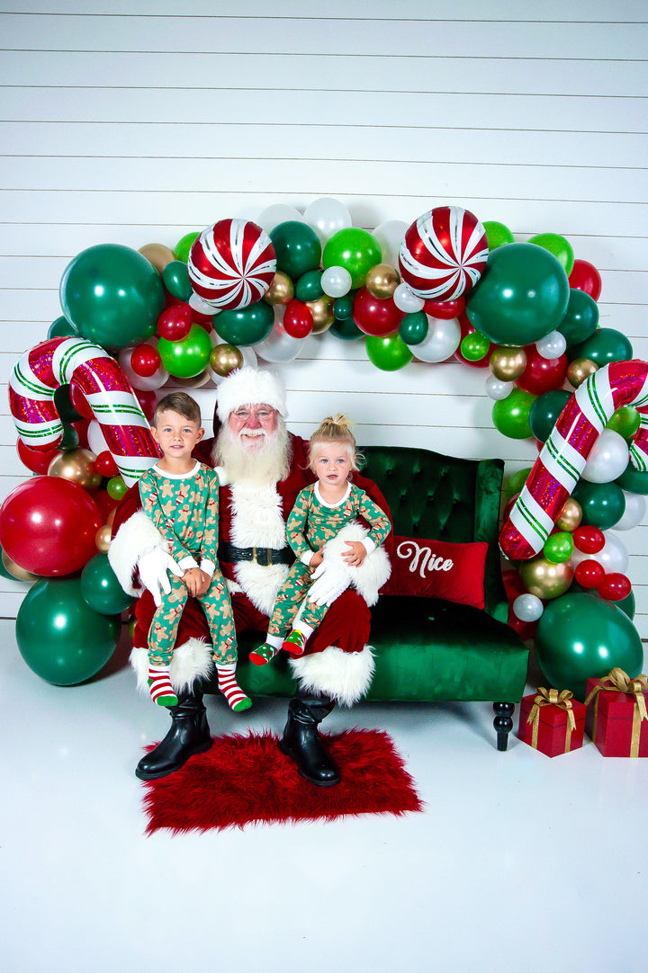 DIY Christmas Balloon Garland