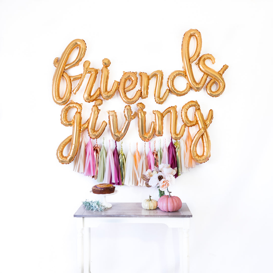 Script Friendsgiving Balloon Banner