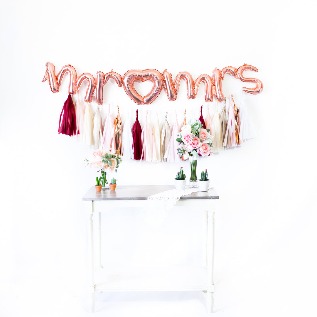 Script Mr & Mrs Rose Gold Balloon Banner