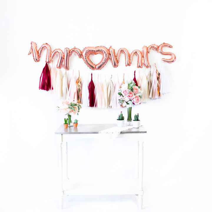 Script Mr & Mrs Rose Gold Balloon Banner