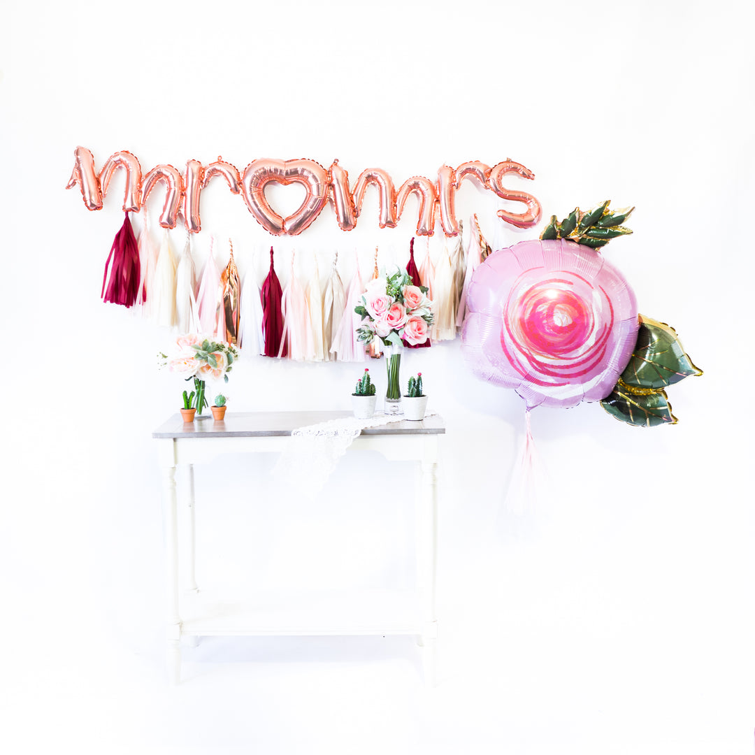 Script Mr & Mrs Rose Gold Balloon Banner