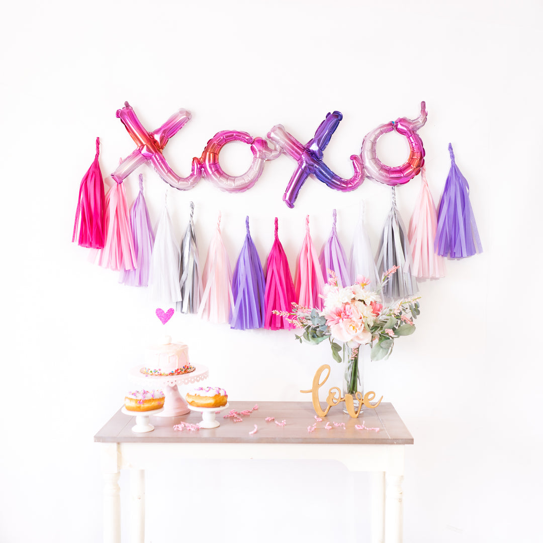 XOXO Script Balloon Banner