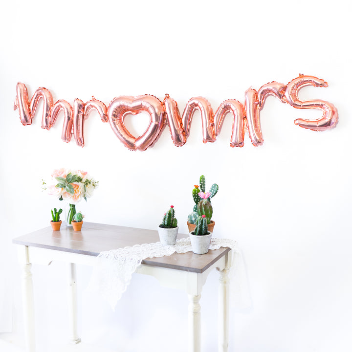 Script Mr & Mrs Rose Gold Balloon Banner