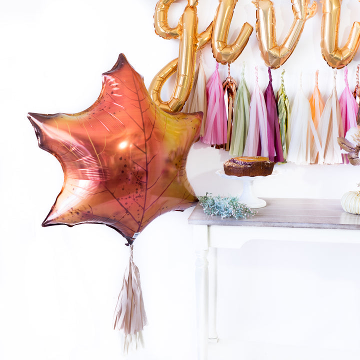 Script Friendsgiving Balloon Tassel Party Box