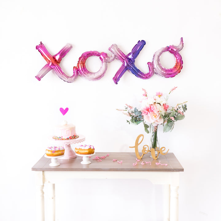 XOXO Script Balloon Banner