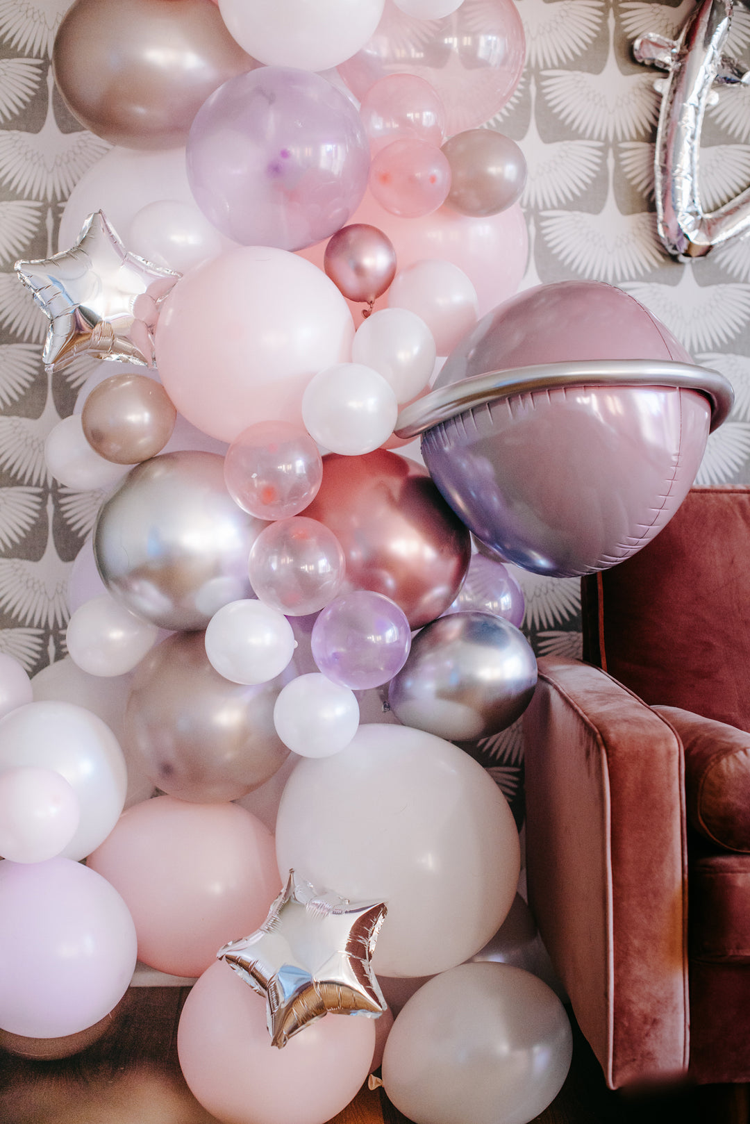 DIY Photo Backdrop & Balloon Garland: You'll need 1-2 8 ft tall