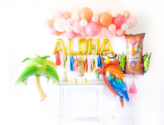 DIY Tropical Flamingo Balloon Garland