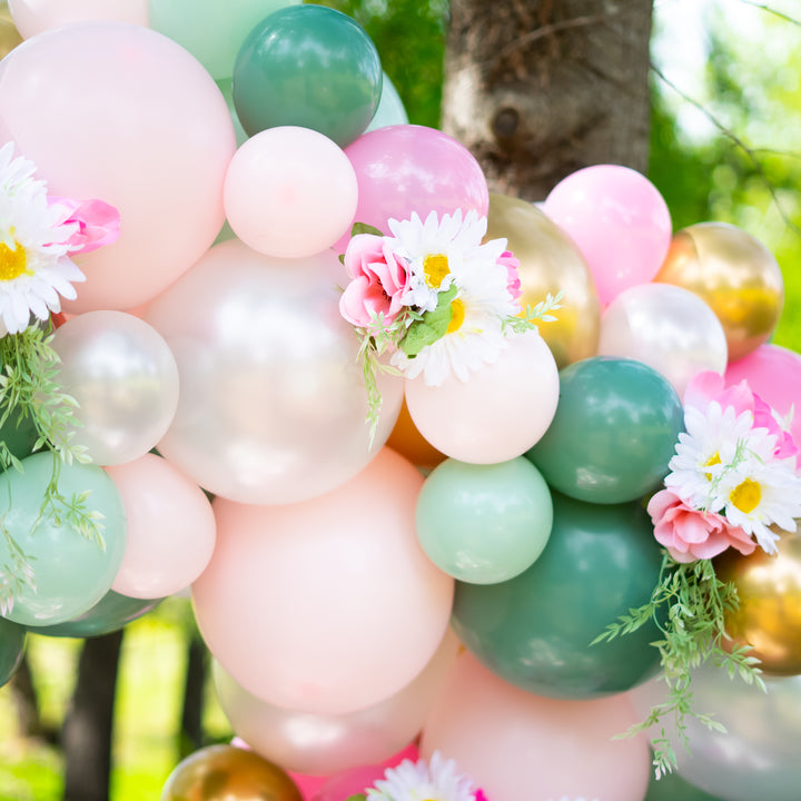 DIY Secret Garden Balloon Garland